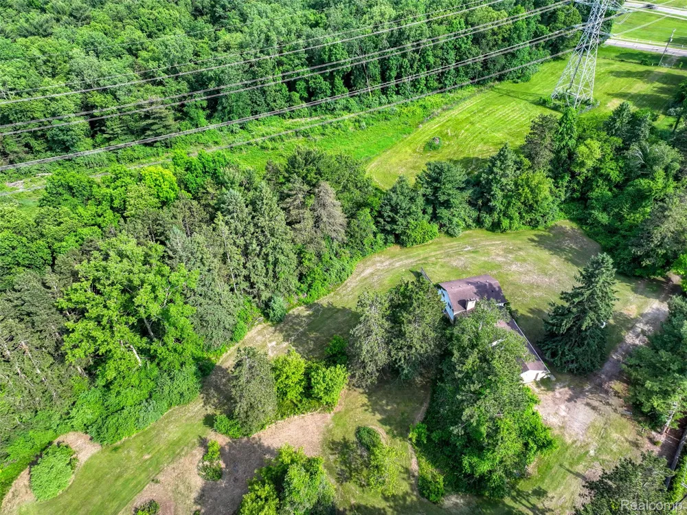 3020 Glengary Road Commerce Charter Township, MI 48382