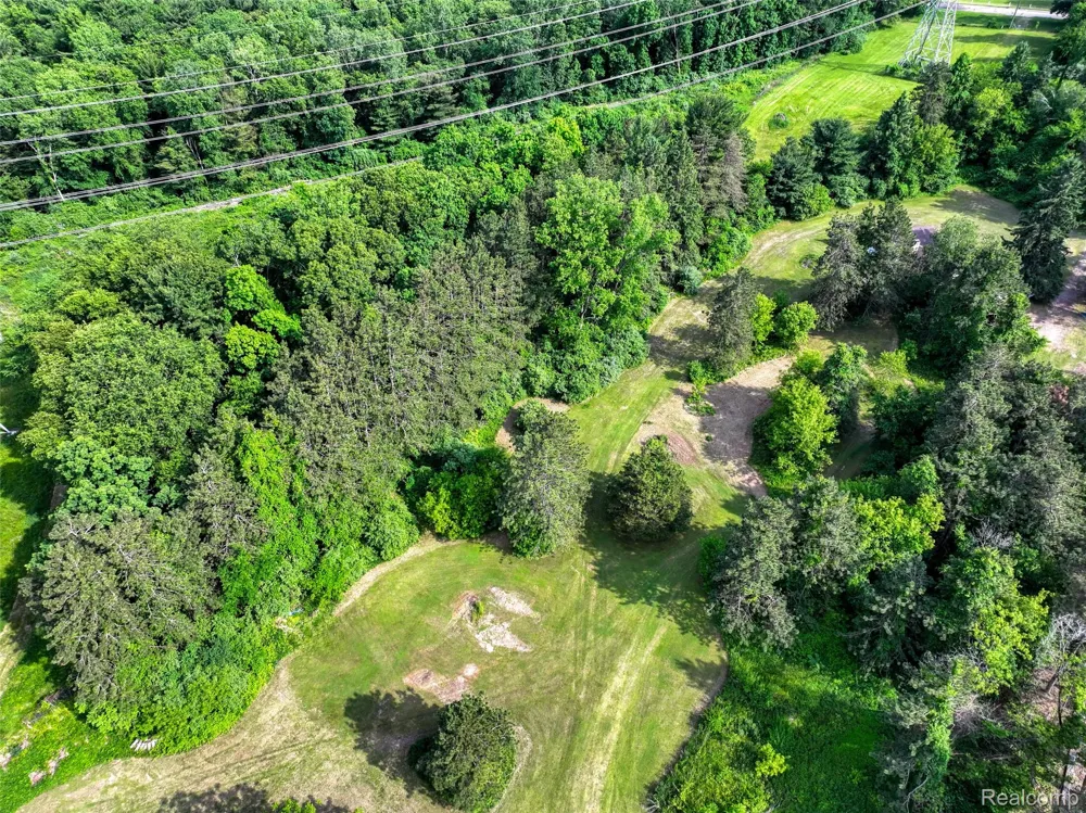 3020 Glengary Road Commerce Charter Township, MI 48382