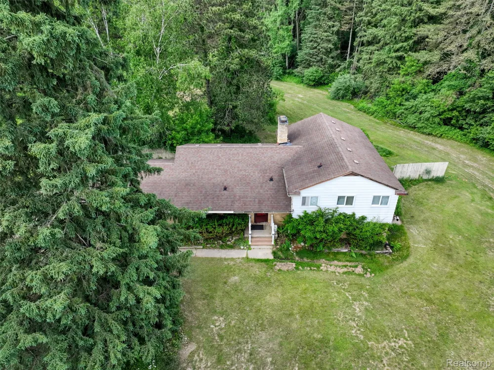3020 Glengary Road Commerce Charter Township, MI 48382
