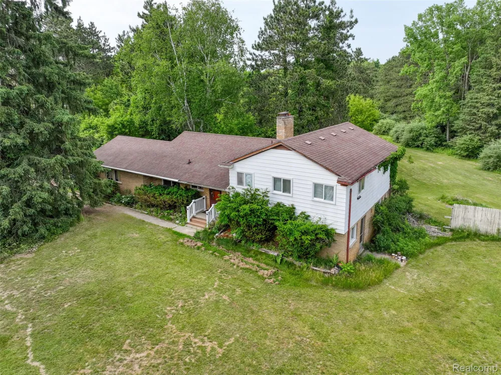 3020 Glengary Road Commerce Charter Township, MI 48382
