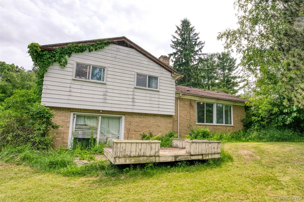 3020 Glengary Road Commerce Charter Township, MI 48382