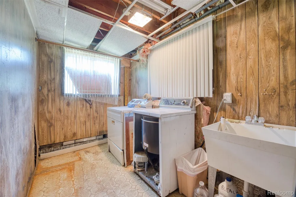 3020 Glengary Road Commerce Charter Township, MI 48382
