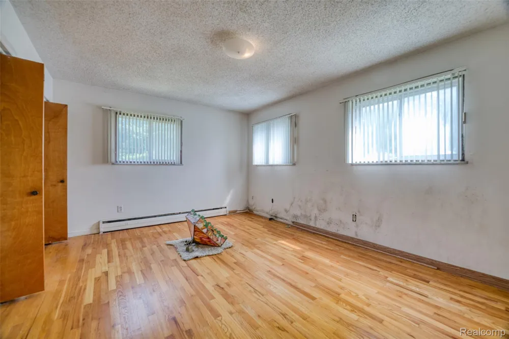 3020 Glengary Road Commerce Charter Township, MI 48382