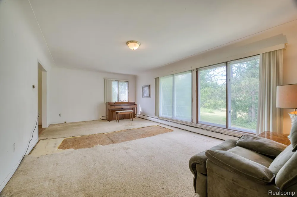 3020 Glengary Road Commerce Charter Township, MI 48382