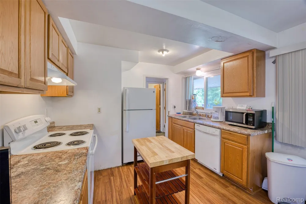 3020 Glengary Road Commerce Charter Township, MI 48382