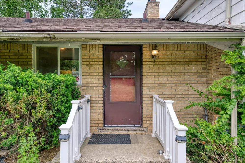 3020 Glengary Road Commerce Charter Township, MI 48382