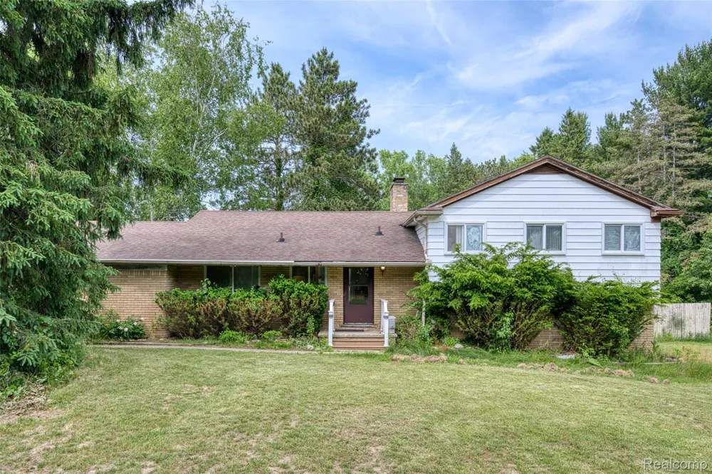 3020 Glengary Road Commerce Charter Township, MI 48382