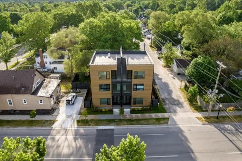 215 Barlow Street