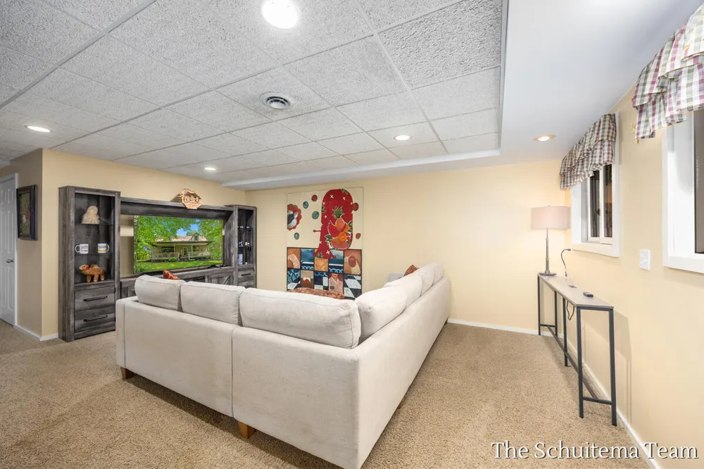 10155 Rogue Pond Drive NE Algoma Township, MI 49341