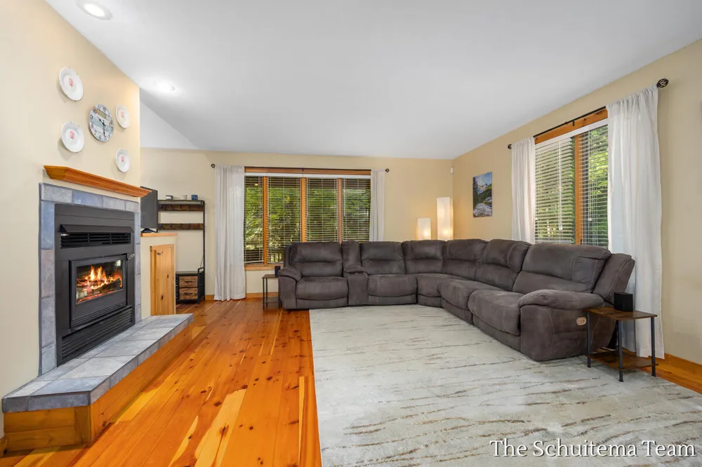 10155 Rogue Pond Drive NE Algoma Township, MI 49341