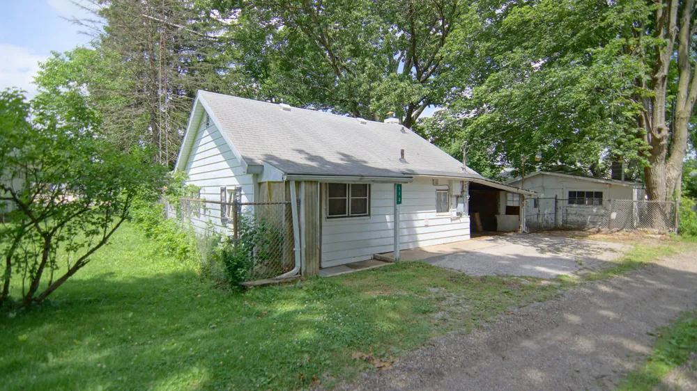 113 W 5th Street Buchanan City, MI 49107