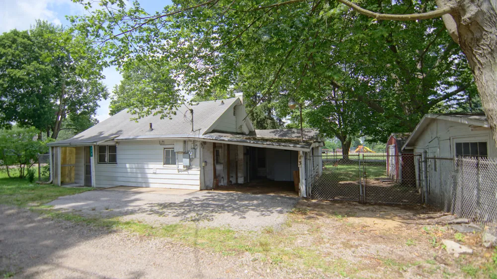 113 W 5th Street Buchanan City, MI 49107