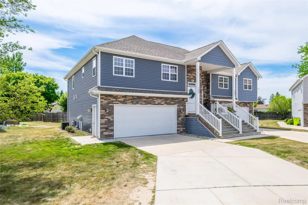 145 Whispering Pines Drive Fenton City, MI 48430