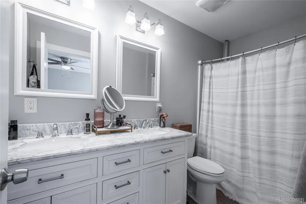 145 Whispering Pines Drive Fenton City, MI 48430