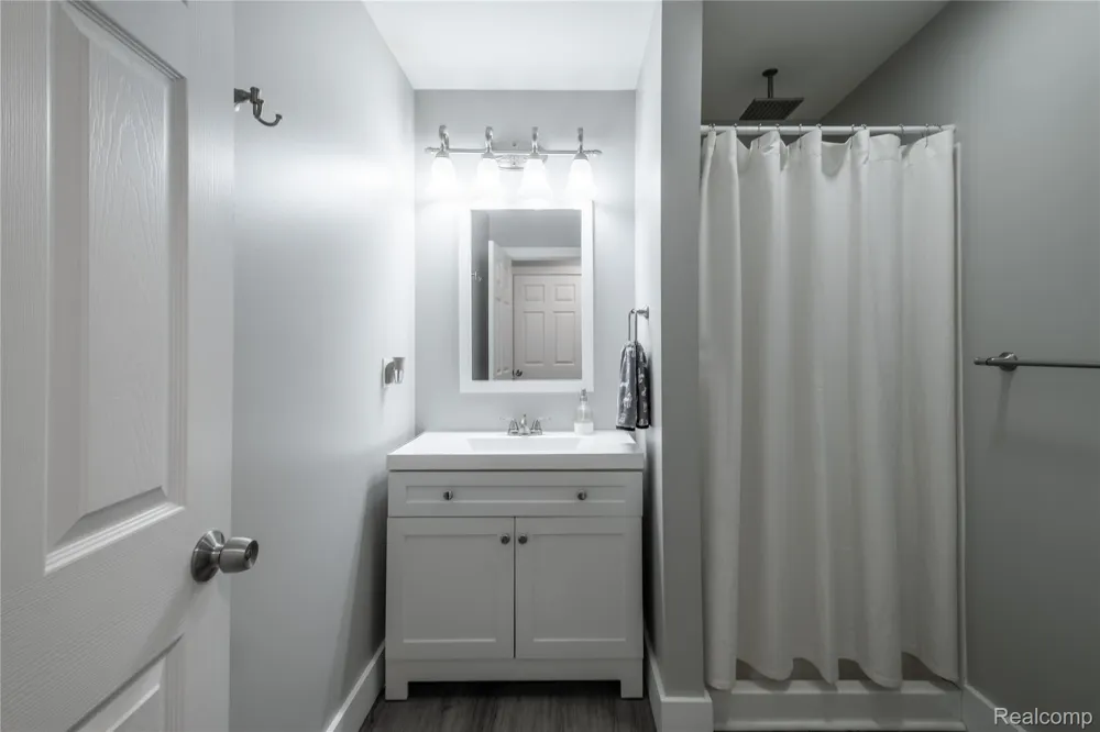 145 Whispering Pines Drive Fenton City, MI 48430