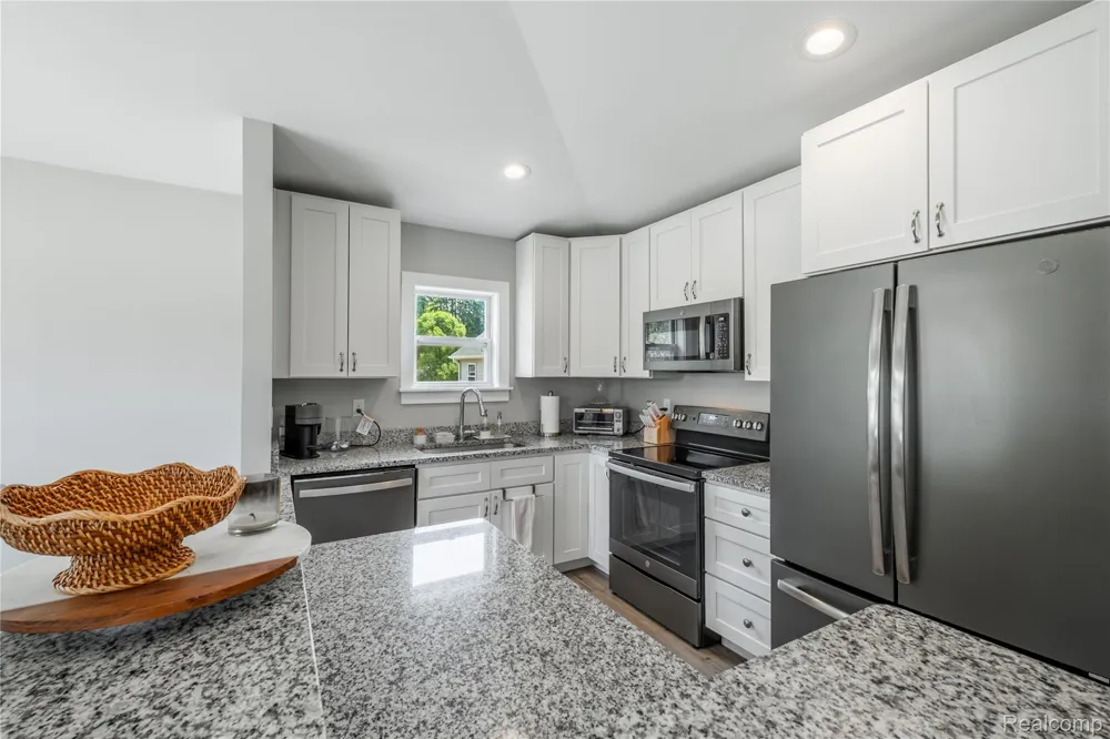 145 Whispering Pines Drive Fenton City, MI 48430