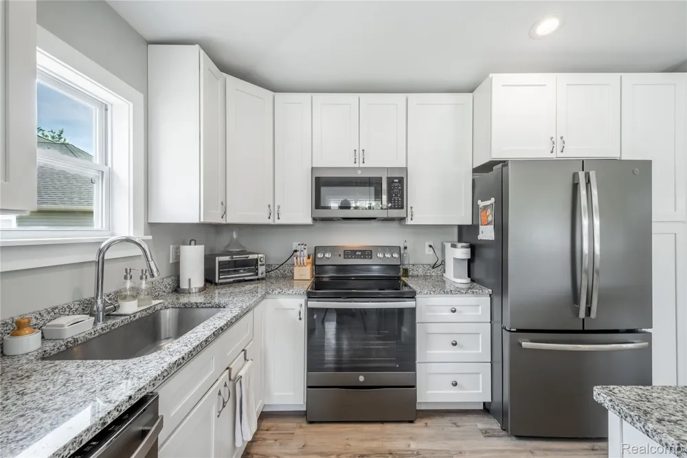 145 Whispering Pines Drive Fenton City, MI 48430