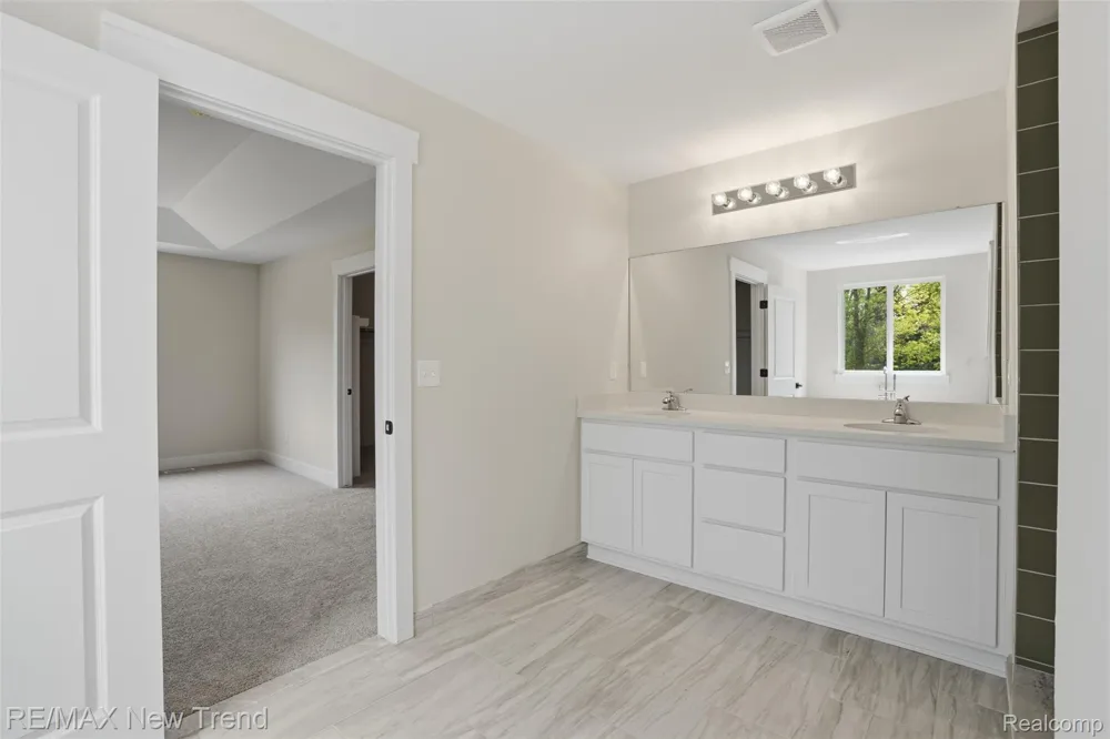 2100 Crested Butte Drive White Lake Charter Township, MI 48383