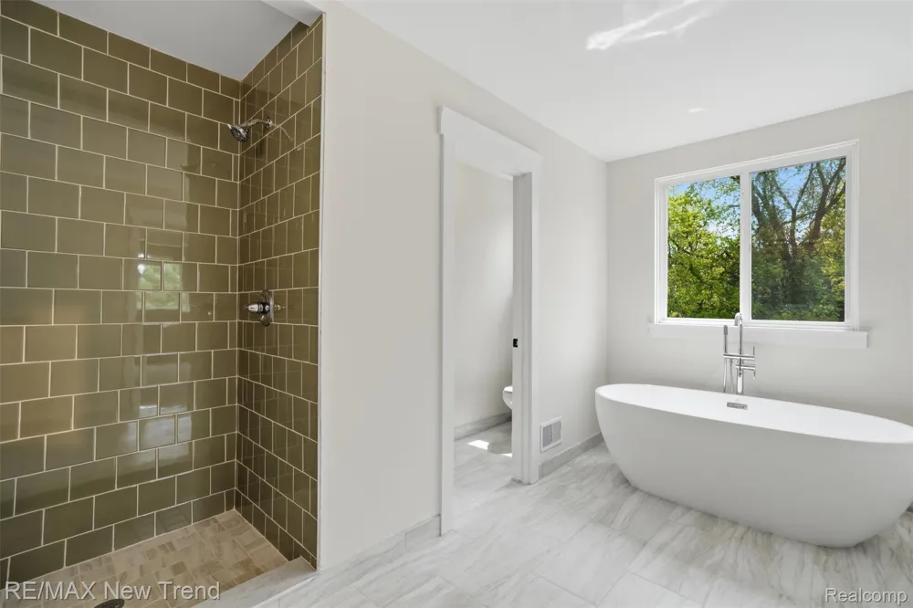 2100 Crested Butte Drive White Lake Charter Township, MI 48383
