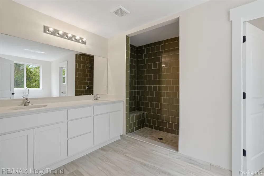 2100 Crested Butte Drive White Lake Charter Township, MI 48383
