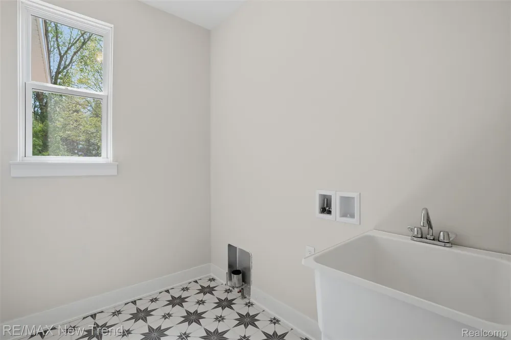 2100 Crested Butte Drive White Lake Charter Township, MI 48383