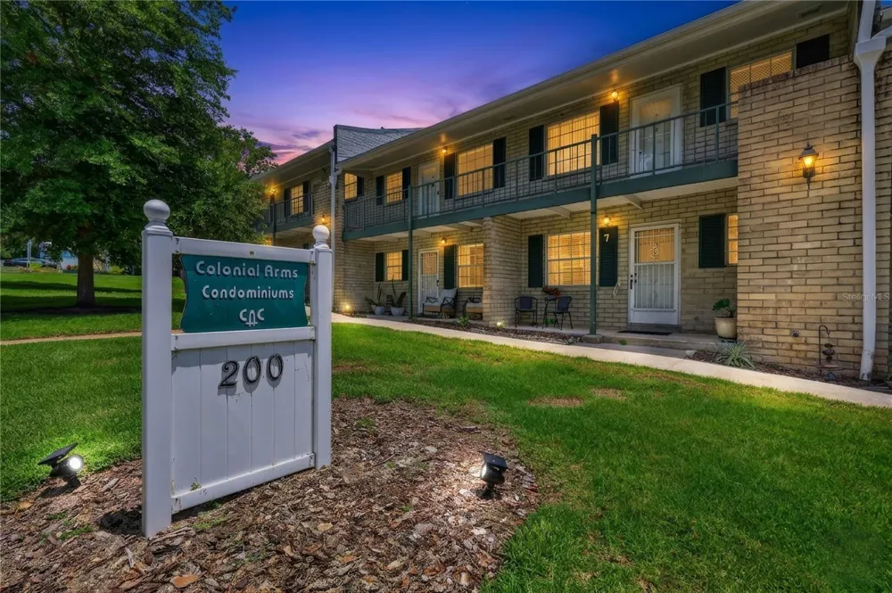 200 E 10TH AVENUE #8 Mount Dora, FL 32757