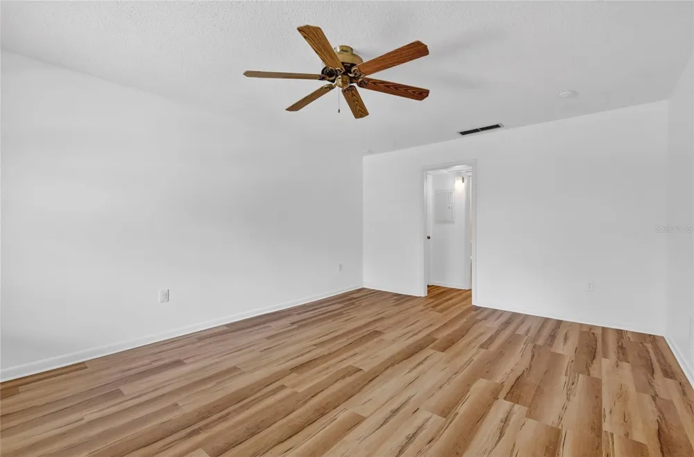 200 E 10TH AVENUE #8 Mount Dora, FL 32757