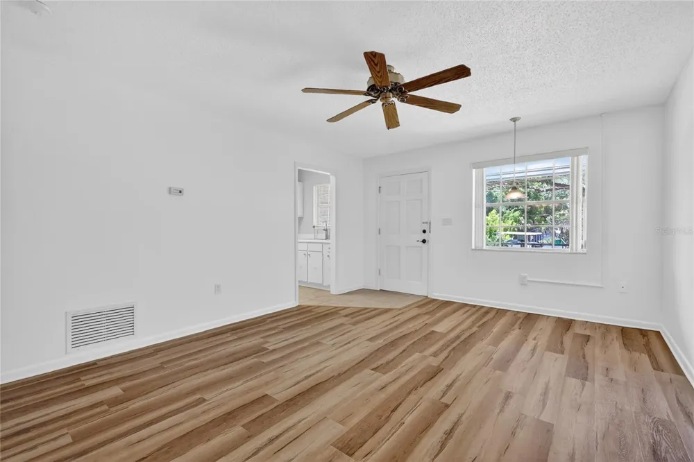 200 E 10TH AVENUE #8 Mount Dora, FL 32757