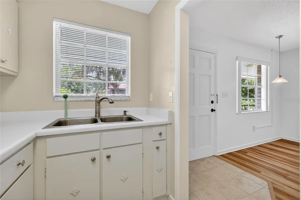 200 E 10TH AVENUE #8 Mount Dora, FL 32757