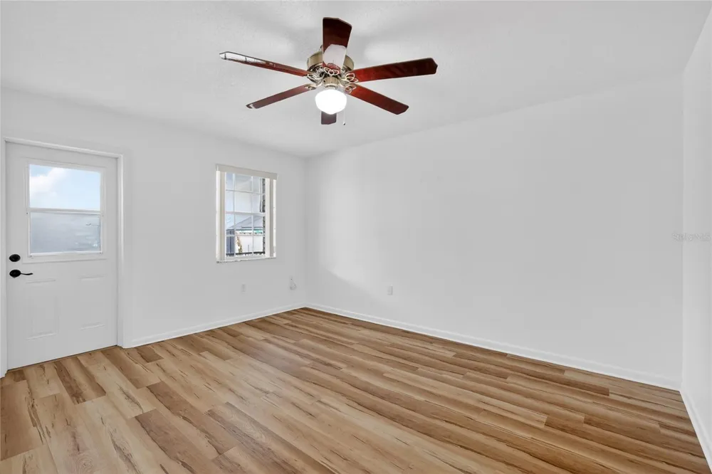 200 E 10TH AVENUE #8 Mount Dora, FL 32757