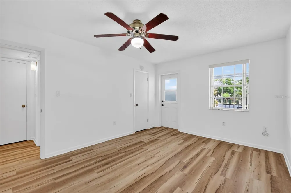 200 E 10TH AVENUE #8 Mount Dora, FL 32757