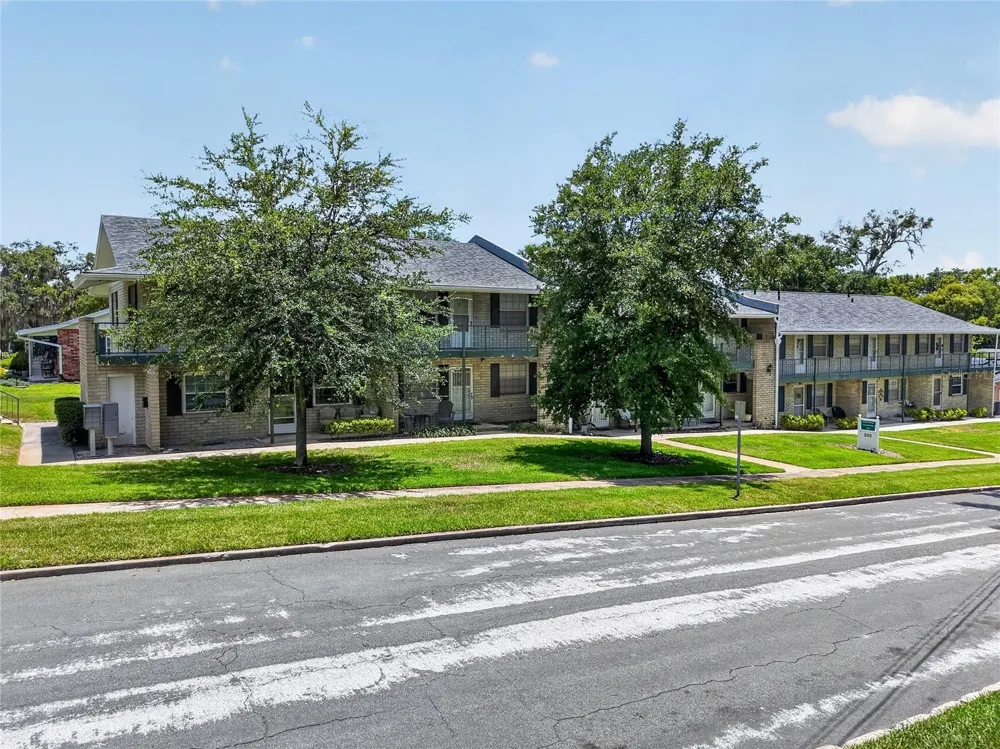 200 E 10TH AVENUE #8 Mount Dora, FL 32757