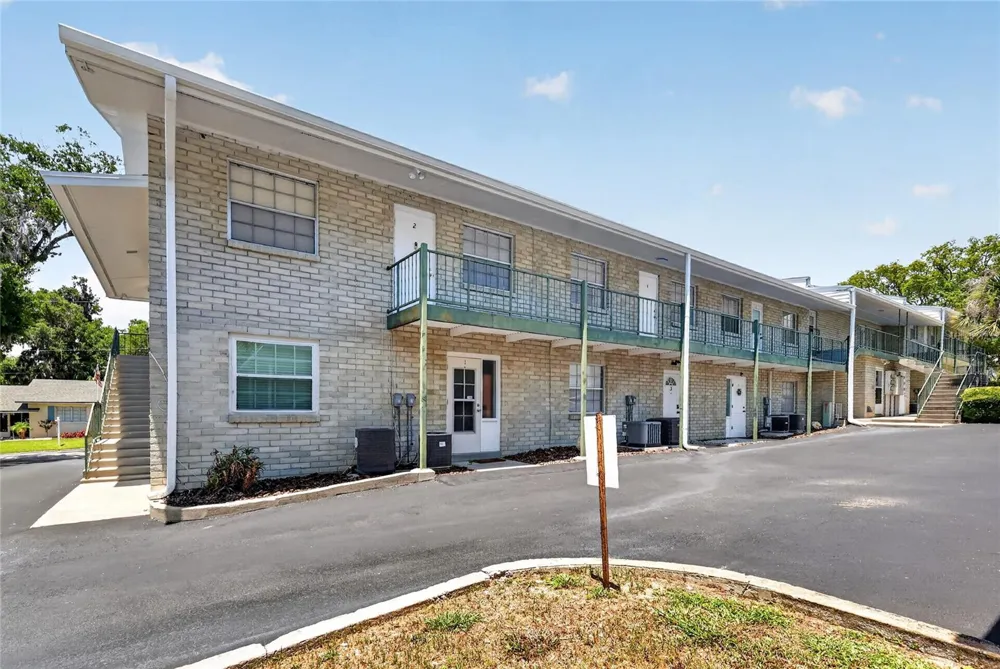 200 E 10TH AVENUE #8 Mount Dora, FL 32757