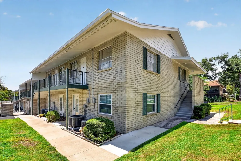 200 E 10TH AVENUE #8 Mount Dora, FL 32757