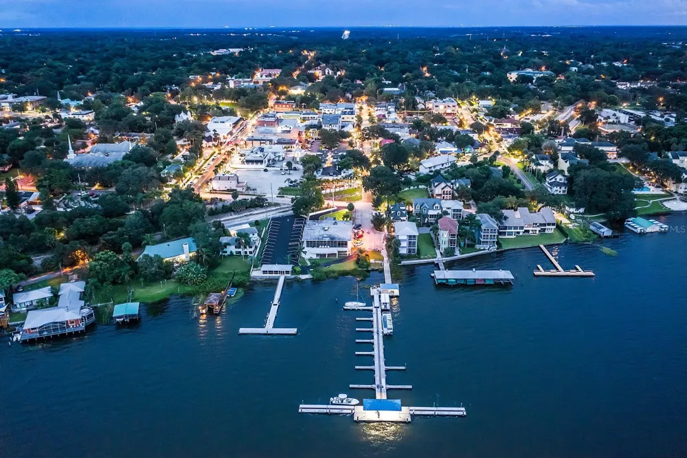 200 E 10TH AVENUE #8 Mount Dora, FL 32757