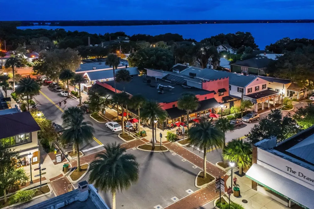 200 E 10TH AVENUE #8 Mount Dora, FL 32757