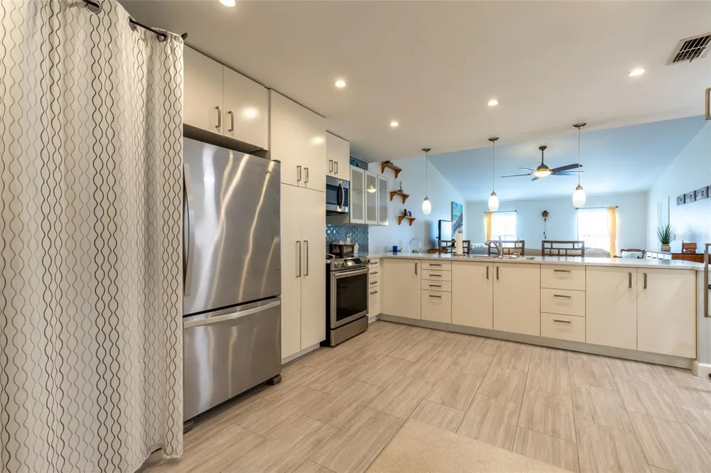 2013 DOVER COURT Oldsmar, FL 34677