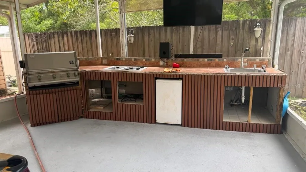 6412 WOODLYNNE AVENUE Tampa, FL 33614