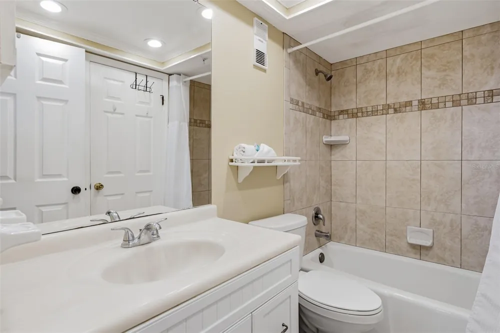 17200 GULF BOULEVARD #202 North Redington Beach, FL 33708