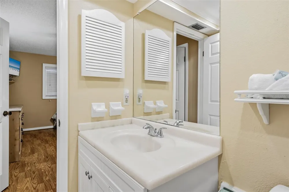 17200 GULF BOULEVARD #202 North Redington Beach, FL 33708