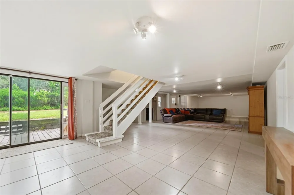 112 E GARDENIA STREET Howey In The Hills, FL 34737