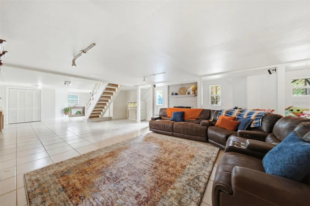 112 E GARDENIA STREET Howey In The Hills, FL 34737