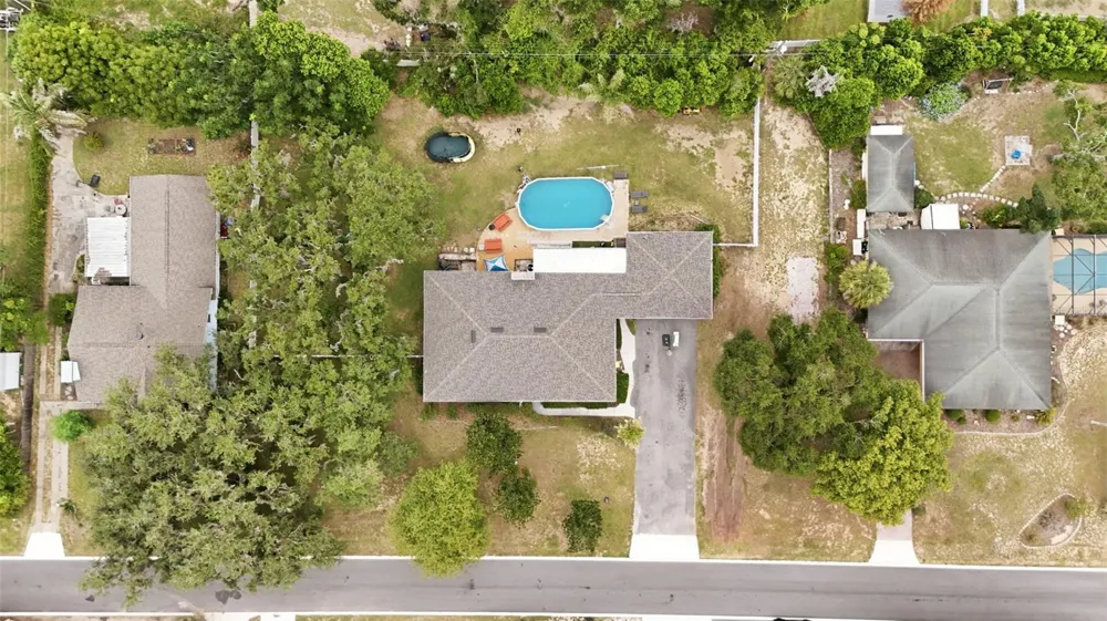 112 E GARDENIA STREET Howey In The Hills, FL 34737