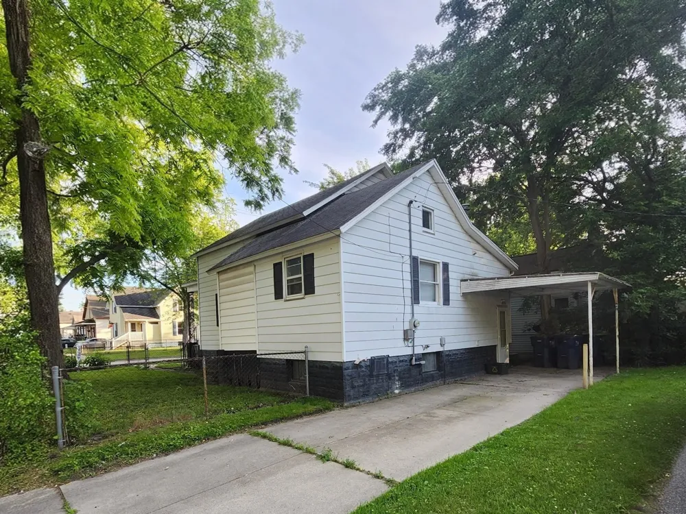 807 E North Union Street Bay City City, MI 48706