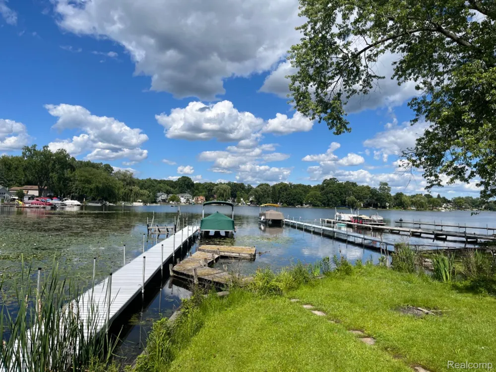 1337 Park Drive White Lake Charter Township, MI 48386