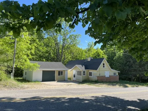 2570 Kettle Lake Road