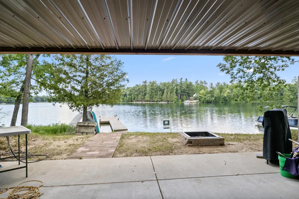 2485 W Lake Shore Drive Merrill Township, MI 49309