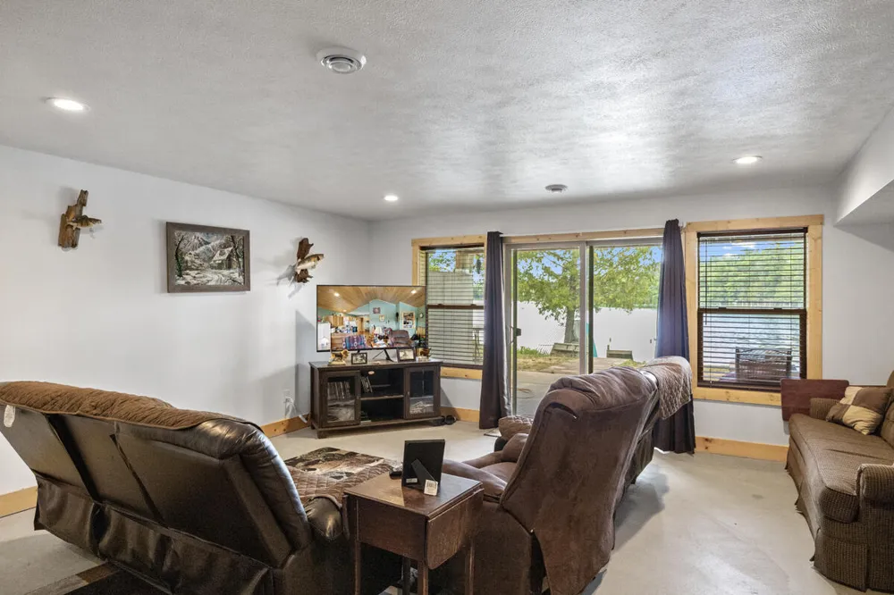 2485 W Lake Shore Drive Merrill Township, MI 49309