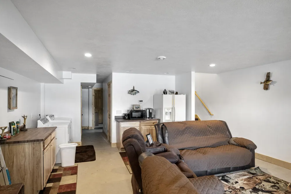 2485 W Lake Shore Drive Merrill Township, MI 49309