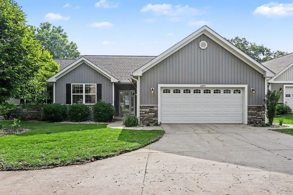 6945 Hunters Creek Comstock Charter Township, MI 49048